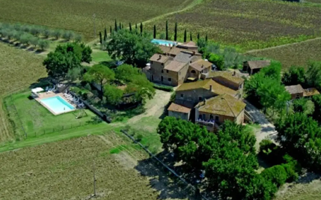 Cozy Farmhouse With Pool