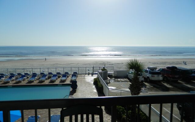 Tropical Winds Oceanfront Hotel
