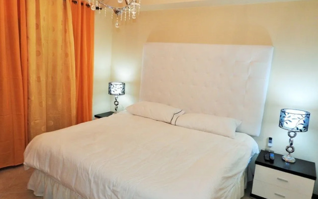 Gold Coast Luxurious and Stylish Condo