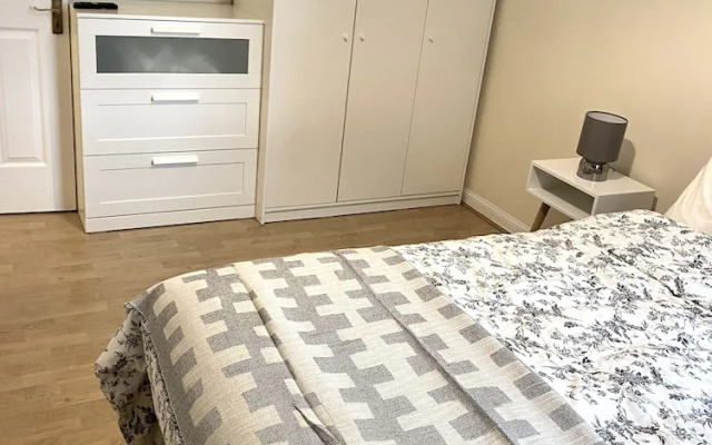 Impeccable 2-bed Apartment in London