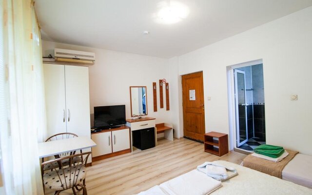 Hotel Zara Rooms
