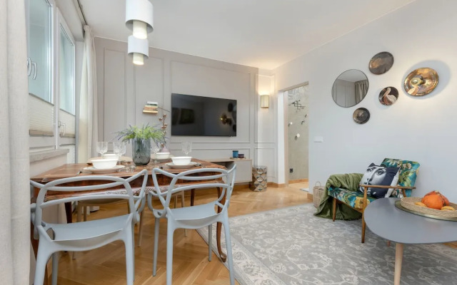 Retro-style Apartment Warsaw by Renters