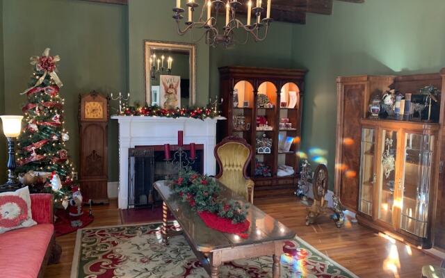 Bama Bed & Breakfast Campus