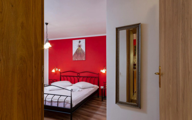 Apartment Red Romantic 2-1