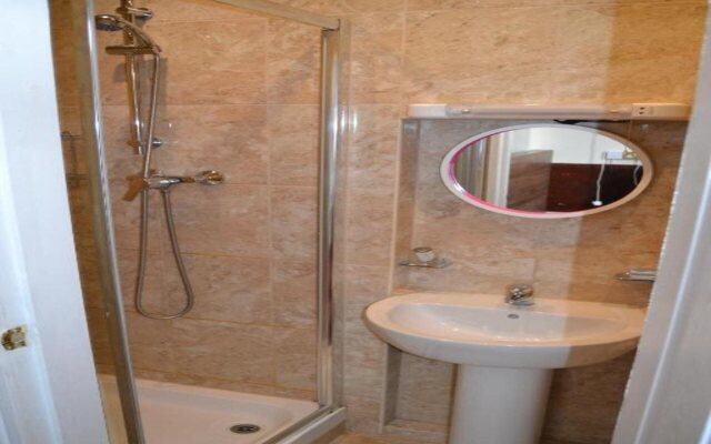 Hyde Park Court Hotel