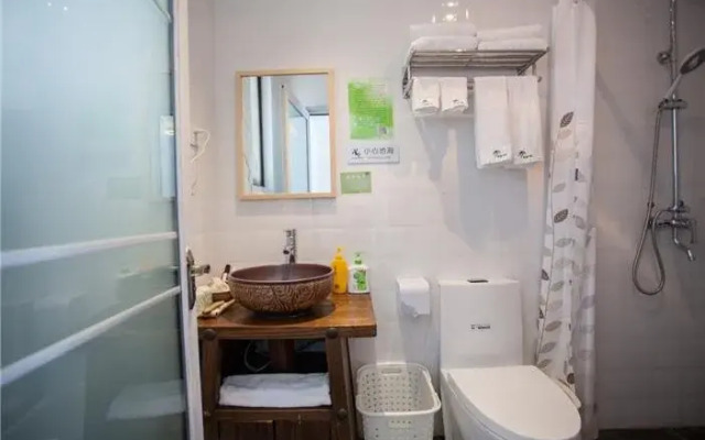 YiHai ZhuYuan Boutique Inn