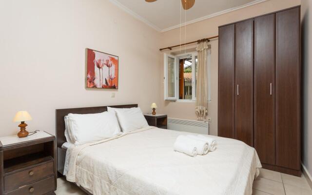 Foteini Apartment Walk to Beach Wifi Car Not Required - 2618