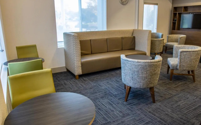 Holiday Inn Express Galleria Area