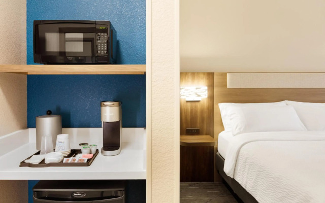 Holiday Inn Express and Suites Phoenix Midtown