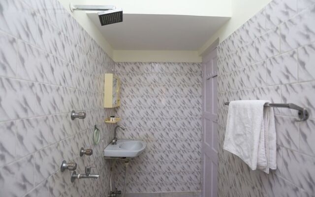 Oyo 28019 Surya Guest House