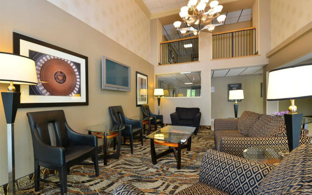 Comfort Inn & Suites Alexandria West