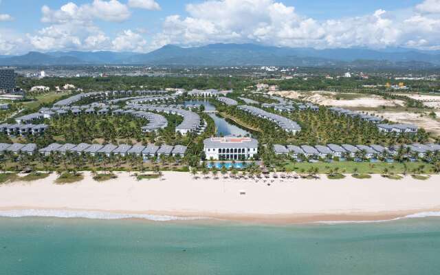 Melia Vinpearl Cam Ranh Beach Resort