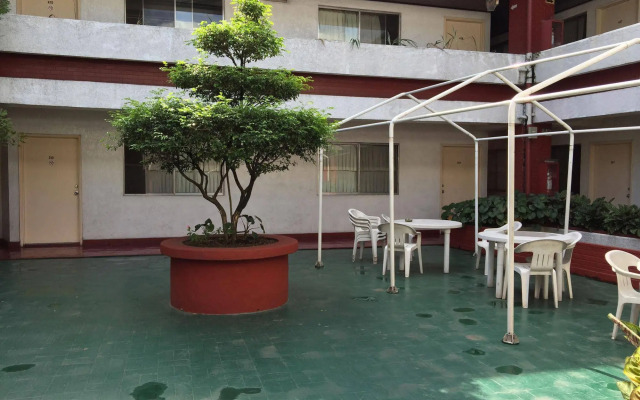 ZEN Rooms Broadway Court QC