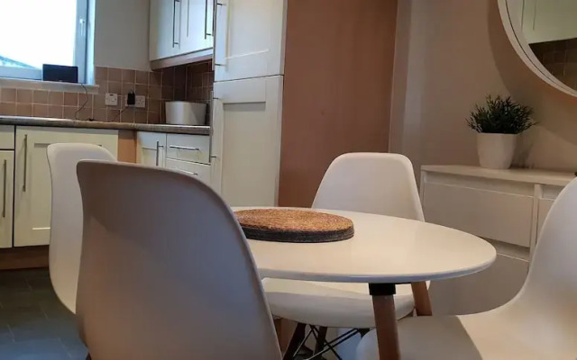 Quiet Modern 2 bed 2 bath with elevator