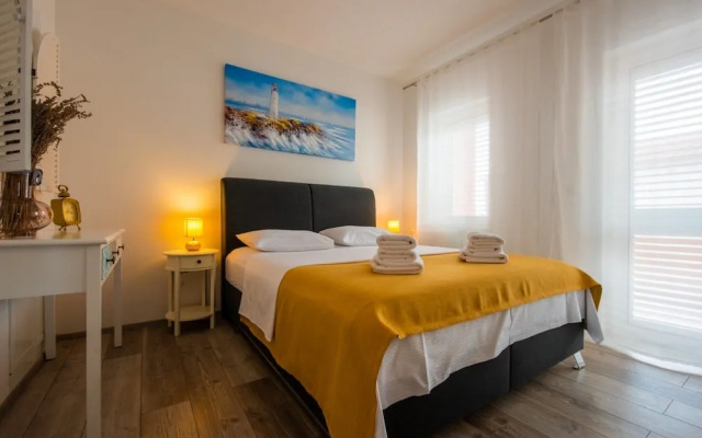 Charming and Tranquil Kastel Gomilica Apartment With Balcony and Patio