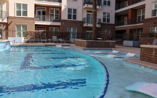 Recently Upgraded Downtown Great Amenities