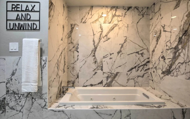 16 Mi to Lake Ray Hubbard: Garland Family Home