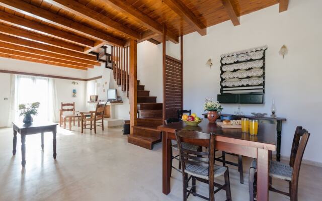 Dim Art Stone House