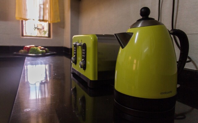 Huku Qwetu C5 City Breeze Apartment