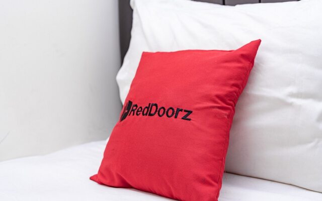 Bantal Guling Asia Afrika by RedDoorz