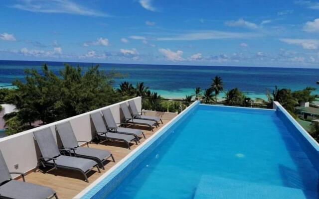 Modern 1 bedroom suite by beach Great location!