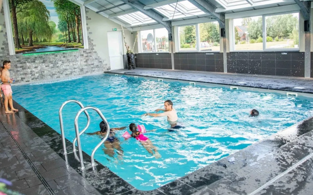 Comfortable Chalet in a Holiday Park