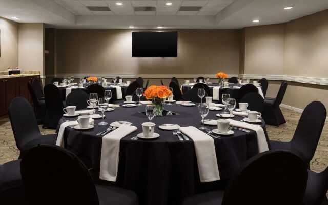 DoubleTree Suites by Hilton Hotel Cincinnati - Blue Ash