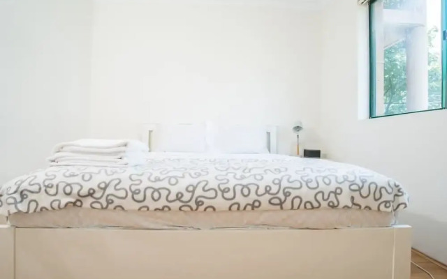 Spacious & Cozy Apartment In Heart Of Redfern