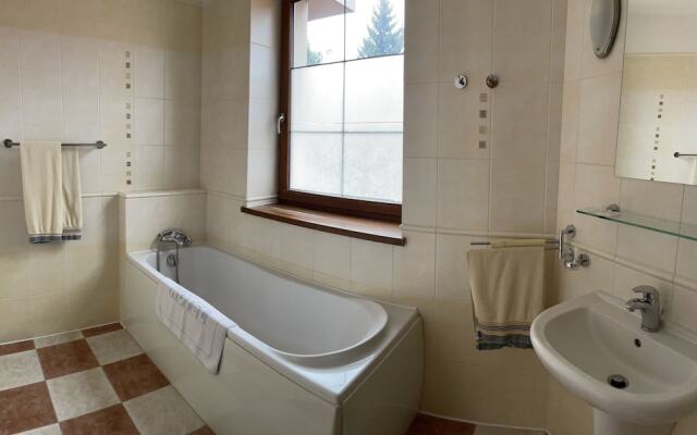 Hotel Ostrov Garni