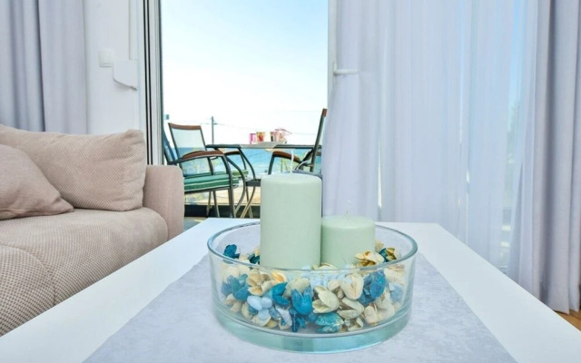Sunny by the Sea - App3