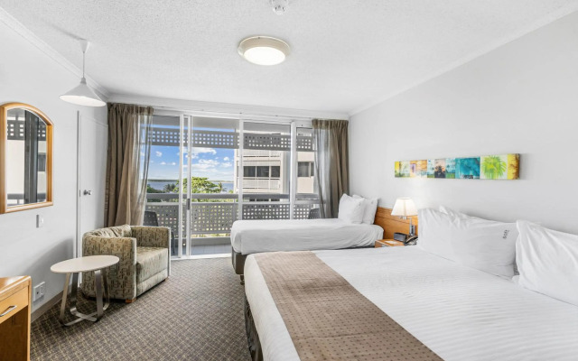 Cairns Harbourside Hotel