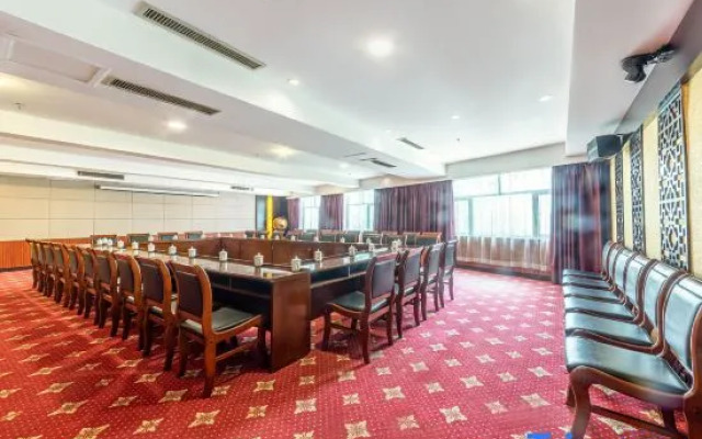 Sun And Moon International  Hotel (Zhenyuan Ancient Town Branch)