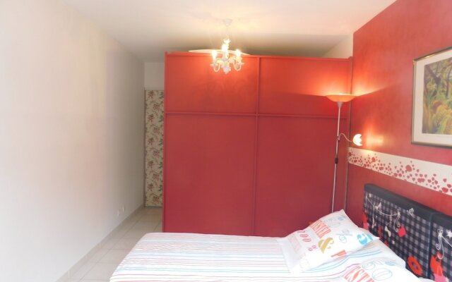 T2, Le Clos de la Reine, climatisation et parking privé