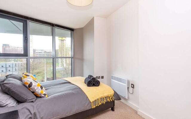 Light and Bright 1BR Apartment Close to Station