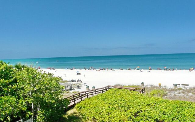 Luxurious Beachfront Condo With Glorious Ocean Views