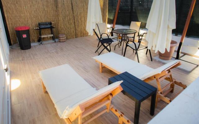 4 BR apartment & BBQ veranda