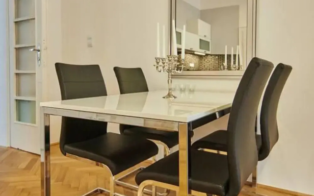 1 Bedroom Apartment Sleeps 2 -balcony -lift Access