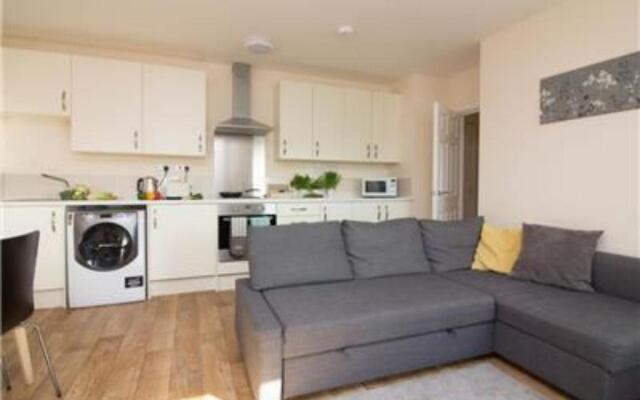 Stayzo Premiere Serviced Accommodation - 17