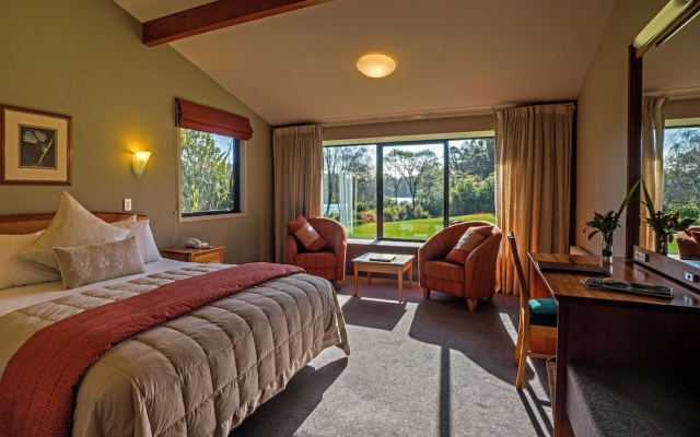 Mahitahi Lodge – Guest Rooms – Haast