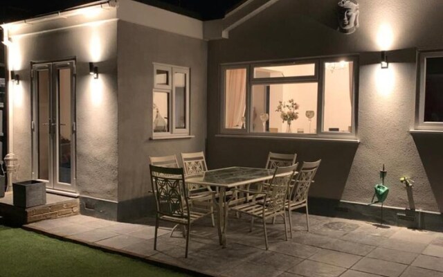 Beautiful 2-bed Bungalow in Canvey Island