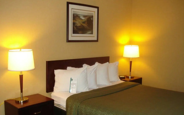 Jolly Roger Inn & Resort