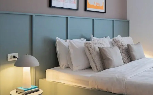 Loggia & Luxe 5BR Penthouse in Universitatii Area