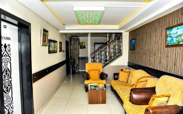 Beach Front Apartment Close to Centre of Side With all you Desire Sleeps up to 4