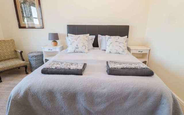 Whinstones at 4 The Villas