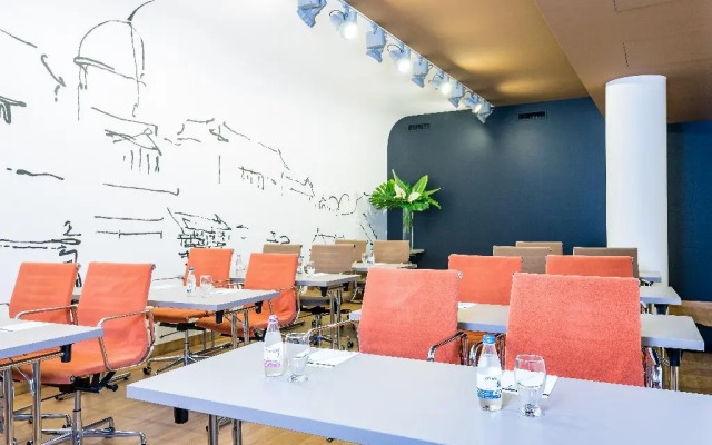 Leon Hotel & Lounge