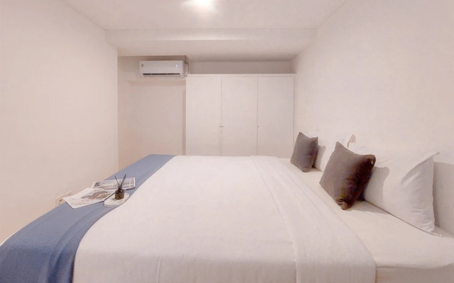 Homey and Comfy Studio Loft at Kingland Avenue Apartment