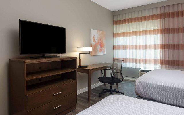 La Quinta Inn & Suites by Wyndham Greensboro Arpt High Point
