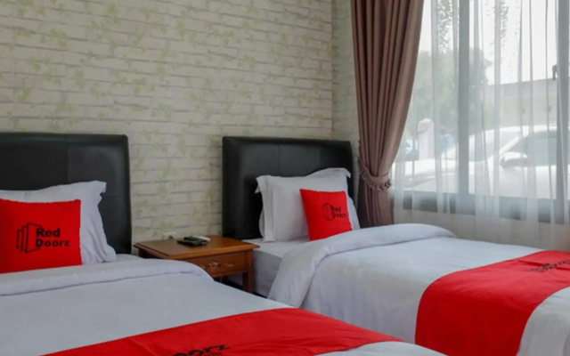 RedDoorz @ Jalan Majapahit Semarang