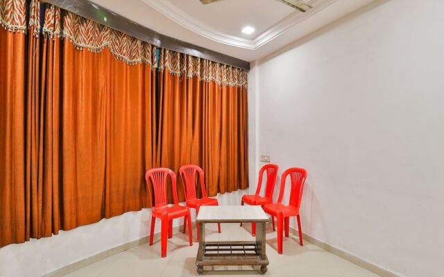 OYO 13141 Aniket Inn