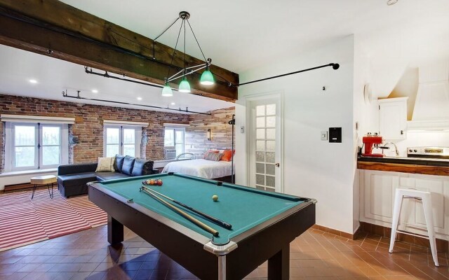 Charming Apartment on St-Paul street by Hometrotting